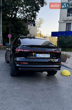 Внедорожник / Кроссовер Audi e-tron 2020 в 