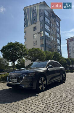 Внедорожник / Кроссовер Audi e-tron 2019 в 