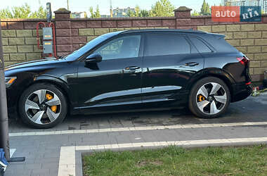 Внедорожник / Кроссовер Audi e-tron 2022 в 