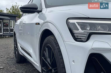 Внедорожник / Кроссовер Audi e-tron 2022 в 