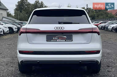 Внедорожник / Кроссовер Audi e-tron 2022 в 
