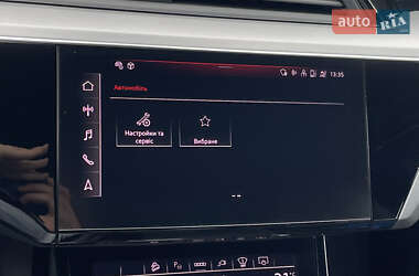 Внедорожник / Кроссовер Audi e-tron 2022 в 