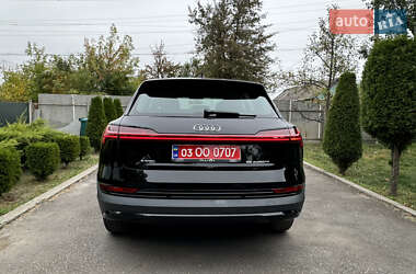 Внедорожник / Кроссовер Audi e-tron 2021 в 