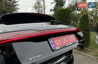 Внедорожник / Кроссовер Audi e-tron 2021 в 