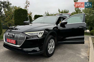 Внедорожник / Кроссовер Audi e-tron 2021 в 