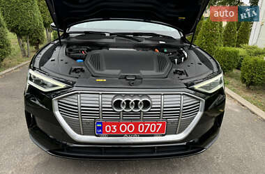 Внедорожник / Кроссовер Audi e-tron 2021 в 