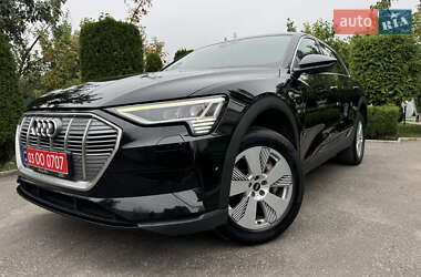 Внедорожник / Кроссовер Audi e-tron 2021 в 