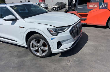 Внедорожник / Кроссовер Audi e-tron 2019 в 