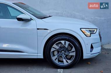 Позашляховик / Кросовер Audi e-tron 2020 в 