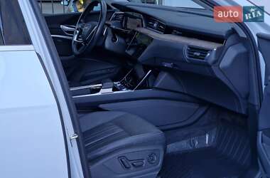 Позашляховик / Кросовер Audi e-tron 2020 в 