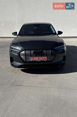 Внедорожник / Кроссовер Audi e-tron 2020 в 