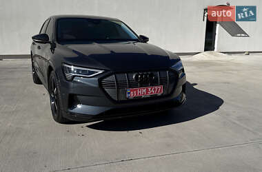 Внедорожник / Кроссовер Audi e-tron 2020 в 