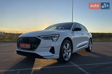 Внедорожник / Кроссовер Audi e-tron 2023 в 