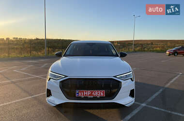 Внедорожник / Кроссовер Audi e-tron 2023 в 