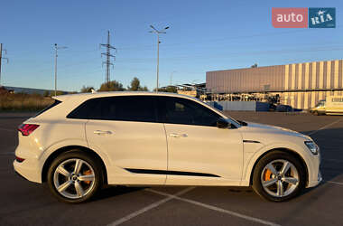 Внедорожник / Кроссовер Audi e-tron 2023 в 