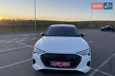 Внедорожник / Кроссовер Audi e-tron 2023 в 