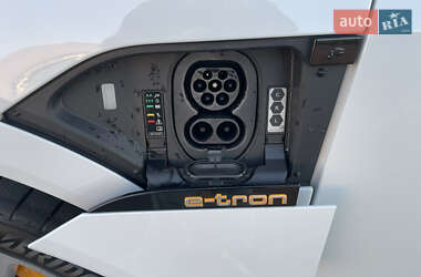 Внедорожник / Кроссовер Audi e-tron 2023 в 
