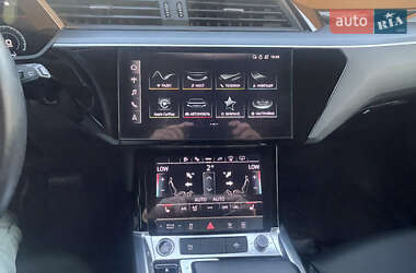 Внедорожник / Кроссовер Audi e-tron 2023 в 