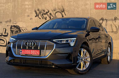 Позашляховик / Кросовер Audi e-tron 2021 в 