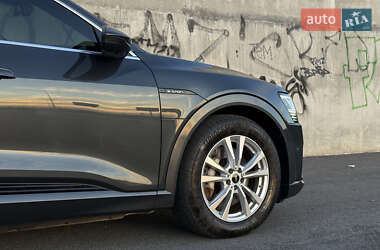Позашляховик / Кросовер Audi e-tron 2021 в 