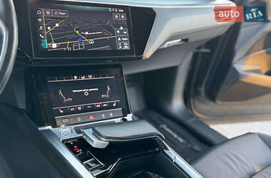 Позашляховик / Кросовер Audi e-tron 2020 в 