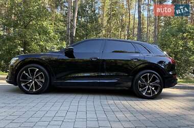 Внедорожник / Кроссовер Audi e-tron 2021 в 