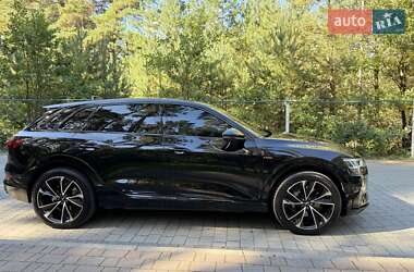 Внедорожник / Кроссовер Audi e-tron 2021 в 