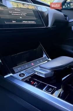 Внедорожник / Кроссовер Audi e-tron 2021 в 