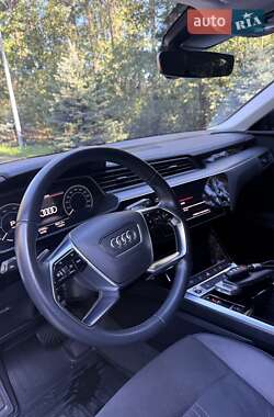 Внедорожник / Кроссовер Audi e-tron 2021 в 