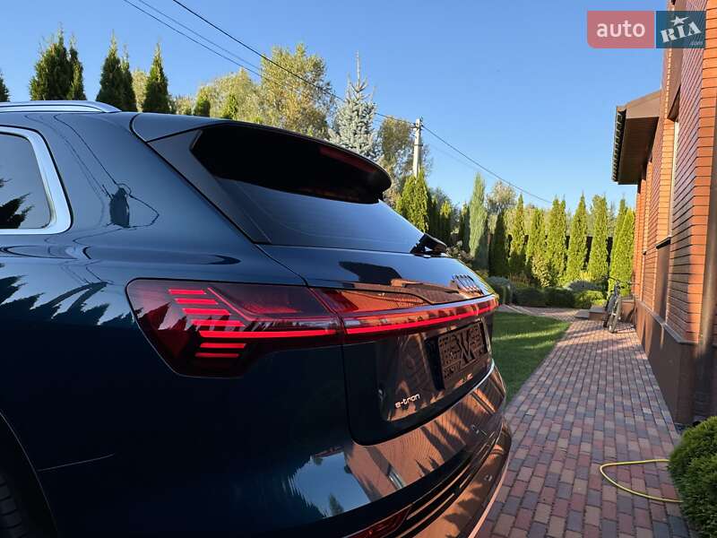 Позашляховик / Кросовер Audi e-tron 2020 в Києві