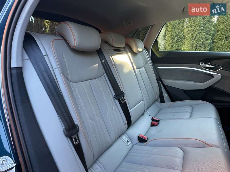 Позашляховик / Кросовер Audi e-tron 2020 в Києві