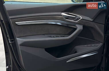 Позашляховик / Кросовер Audi e-tron 2020 в 