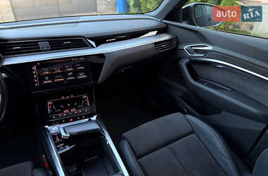 Позашляховик / Кросовер Audi e-tron 2020 в 
