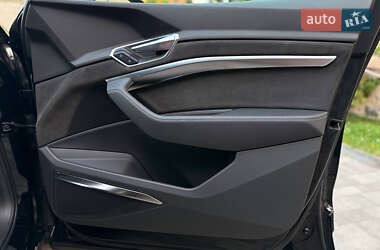 Позашляховик / Кросовер Audi e-tron 2020 в 