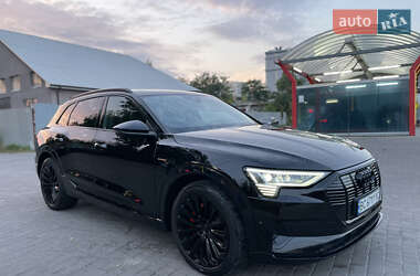 Позашляховик / Кросовер Audi e-tron 2019 в 
