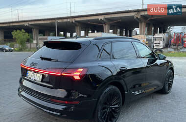 Позашляховик / Кросовер Audi e-tron 2019 в 