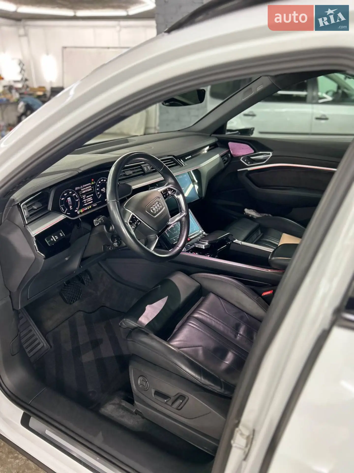 2019 Audi e-tron - мініатюра 28