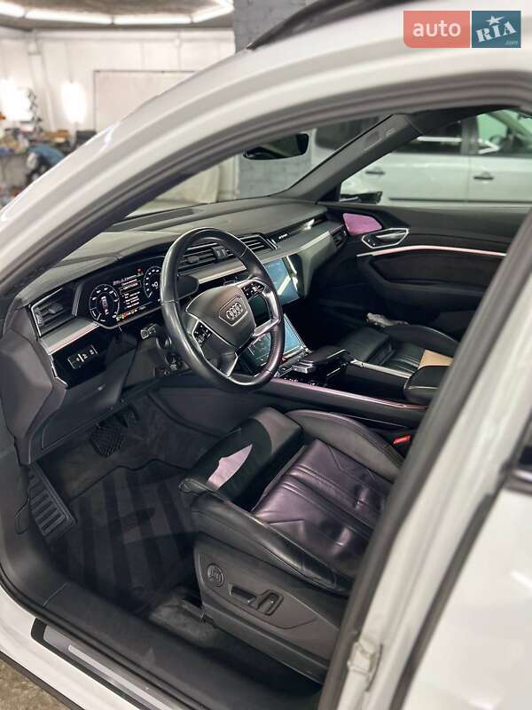 Внедорожник / Кроссовер Audi e-tron 2019 в Тернополе