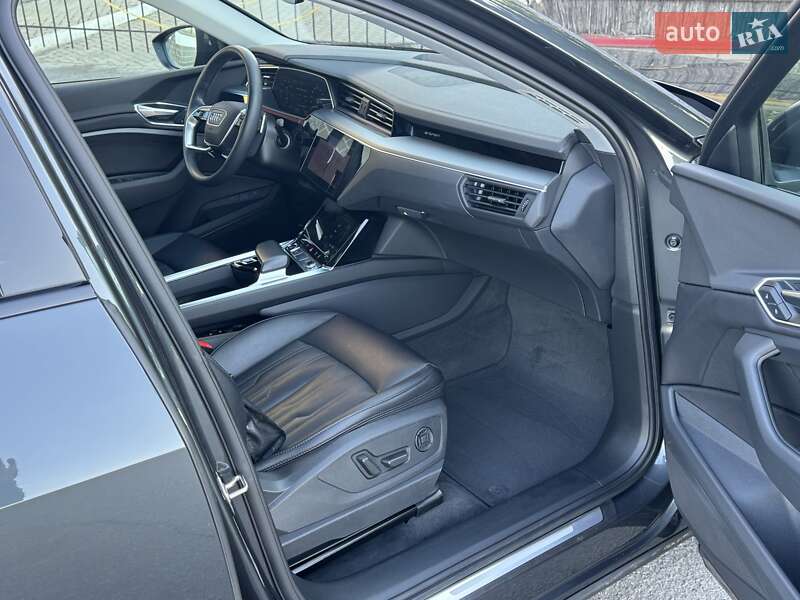 Позашляховик / Кросовер Audi e-tron 2021 в Дніпрі