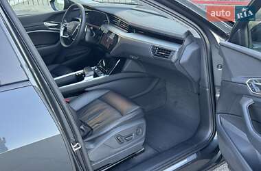Позашляховик / Кросовер Audi e-tron 2021 в 