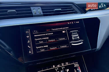 Внедорожник / Кроссовер Audi e-tron 2019 в 