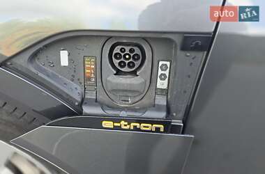 Позашляховик / Кросовер Audi e-tron 2021 в 