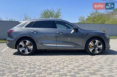 Позашляховик / Кросовер Audi e-tron 2019 в 