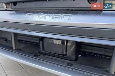 Позашляховик / Кросовер Audi e-tron 2019 в 