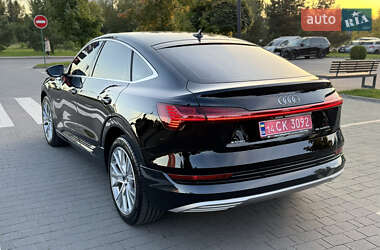 Позашляховик / Кросовер Audi e-tron 2023 в 