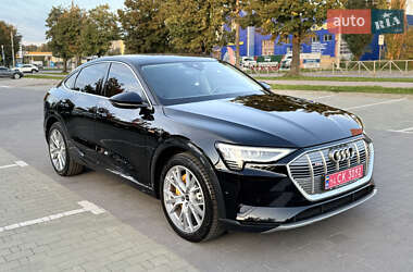 Позашляховик / Кросовер Audi e-tron 2023 в 