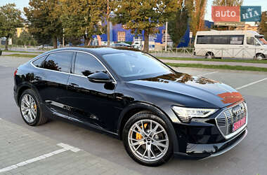 Позашляховик / Кросовер Audi e-tron 2023 в 