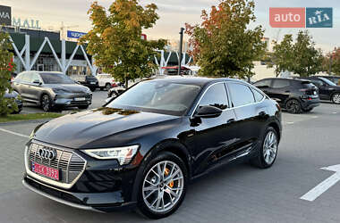 Позашляховик / Кросовер Audi e-tron 2023 в 