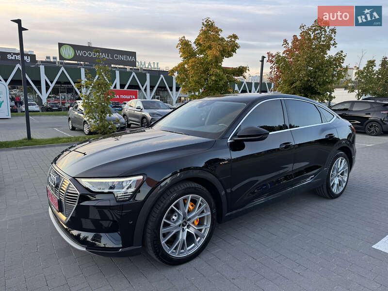 Позашляховик / Кросовер Audi e-tron 2023 в 