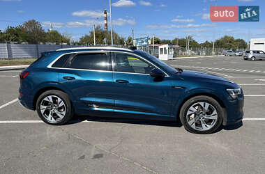 Внедорожник / Кроссовер Audi e-tron 2020 в 